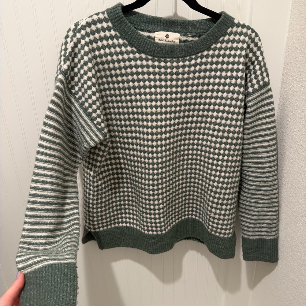 Green and White Patterned Women's Sweater